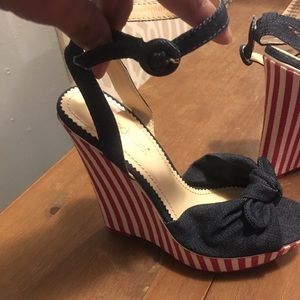 Shoe Dazzle Patriotic Wedges Sz 8